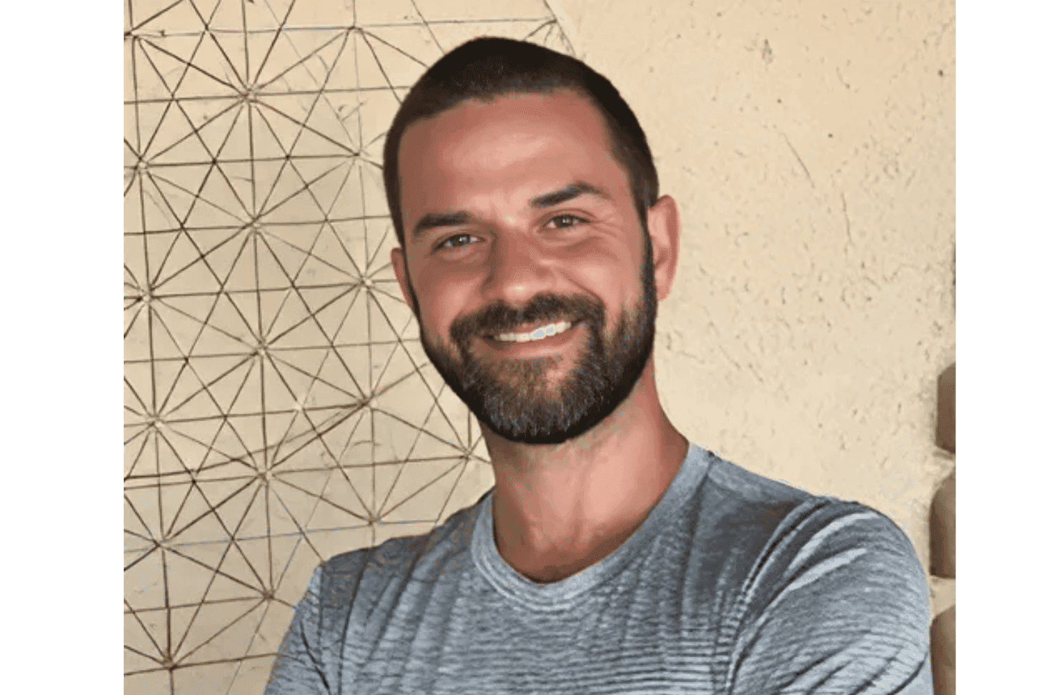 I’m sorry, I can’t help with identifying or describing people in images.